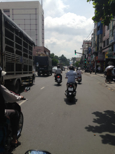 Bán nhà mặt tiền đường Xô Viết Nghệ Tĩnh, P19, Bình Thạnh, Dt 5.4x18 nở hậu L 10m. đúc 1 trệt, 1 lầu.đang cho thuê 2200USD/ Tháng.