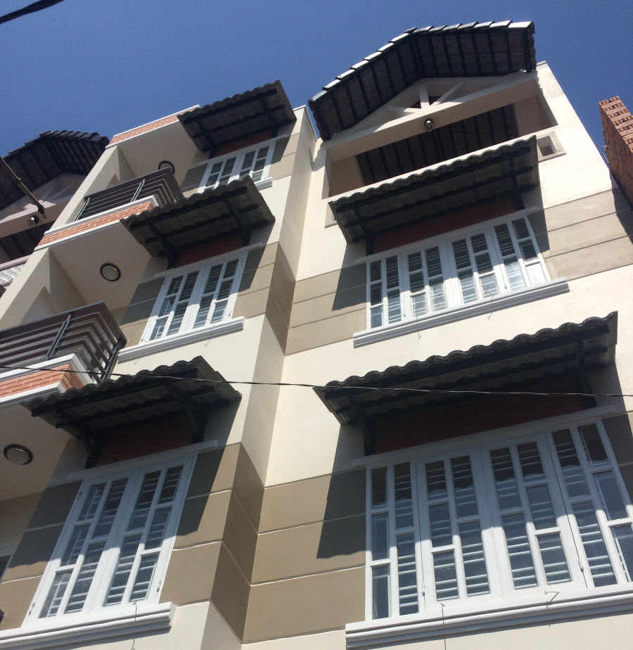 Bán nhà 6,3x10m  hẻm xe hơi đường Phạm Văn Đồng ; 1trệt, 3lầu, ST, có sân trước. Giá 3,8tỷ