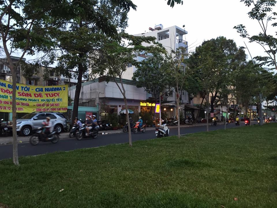 Bán biệt thự mặt tiền Trường Sa phường 1 quận Bình Thạnh 10x23m