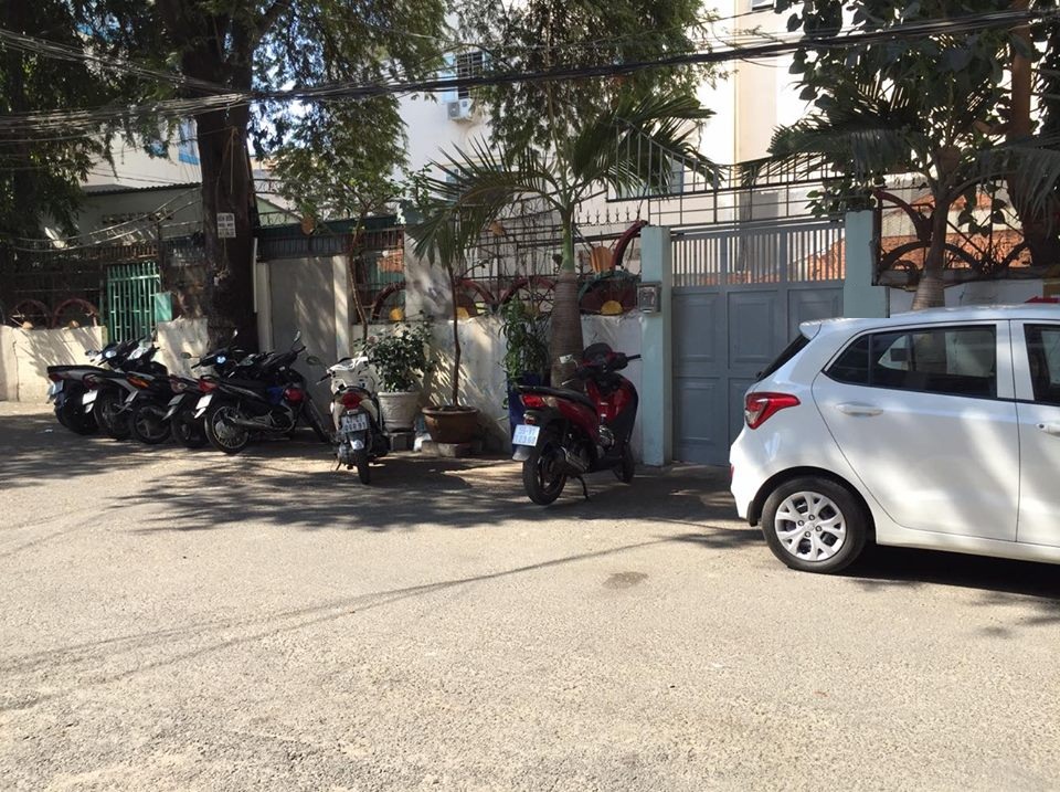 Bán biệt thự Nguyễn Văn Đậu phường 11 quận Bình Thạnh 12.5x13.5m hướng ĐB