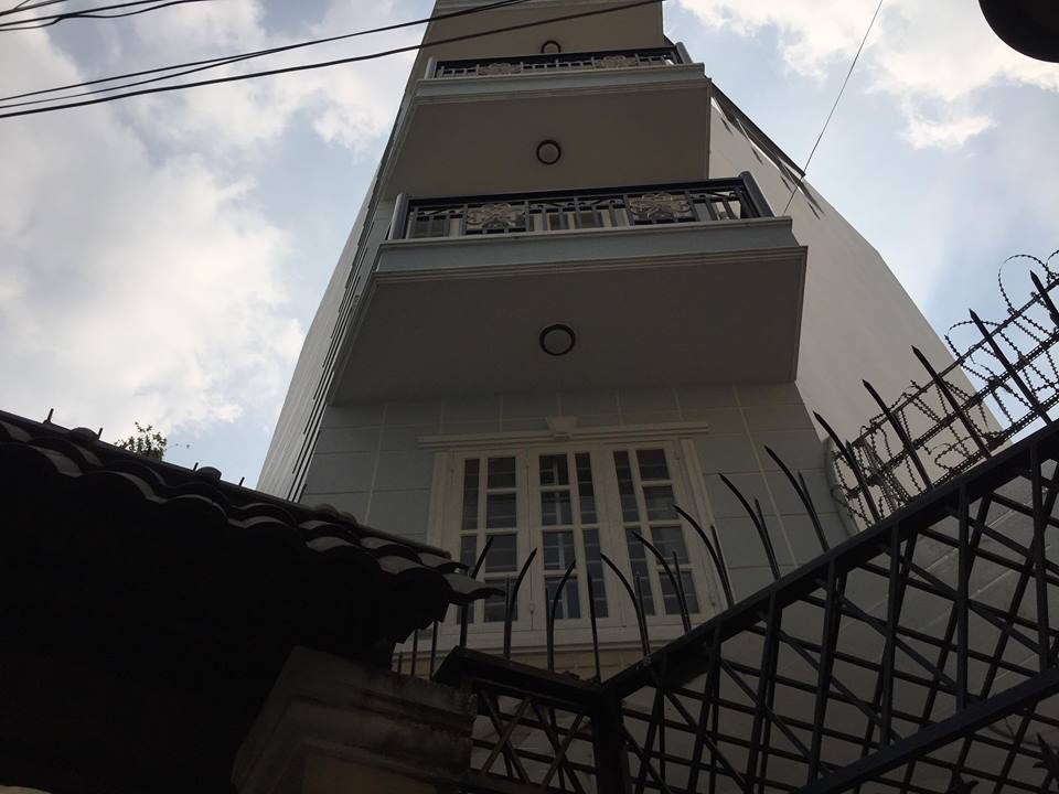 Bán nhà Phan Văn Trị phường 11 quận Bình Thạnh 4x10.5m 4 lầu 3.8 tỷ hẻm xe hơi