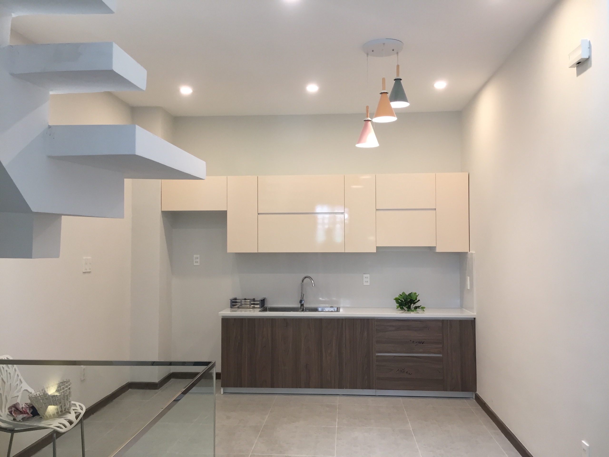 Bán nhà Hoàng Hoa Thám P7 Bình Thạnh 4x11m 3 lầu