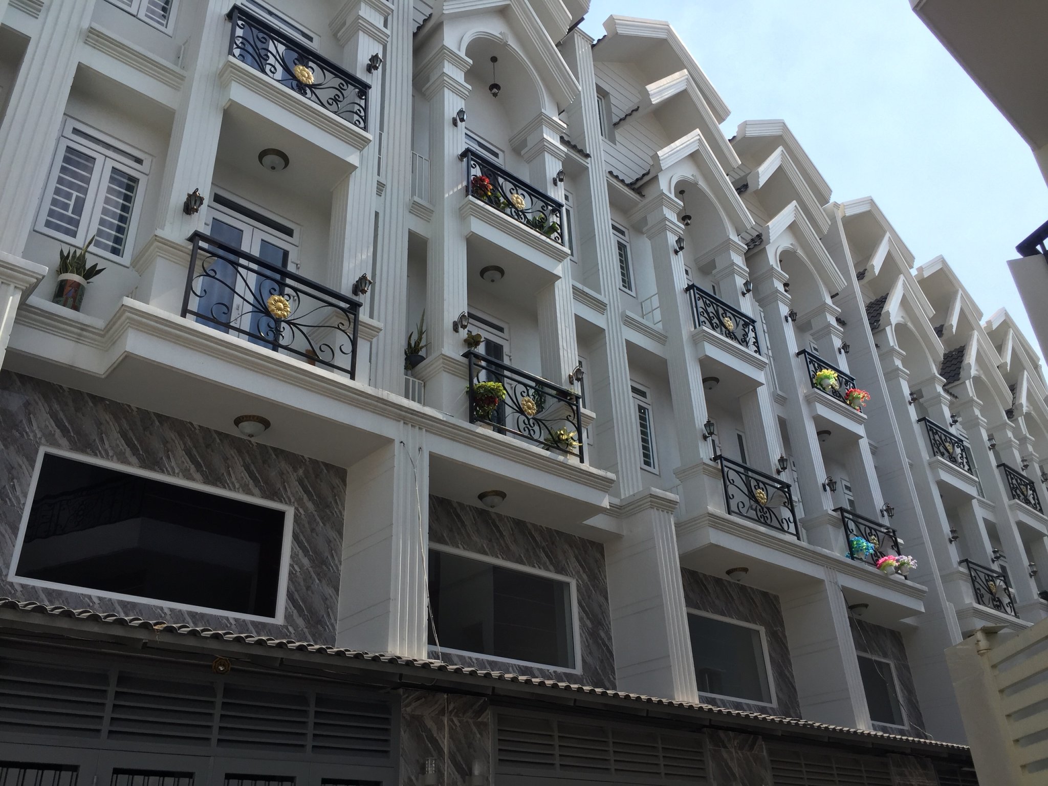 Bán nhà Phạm Văn Đồng P3 Gò Vấp 3.5 lầu 6.5 tỷ hẻm xe hơi mới xây