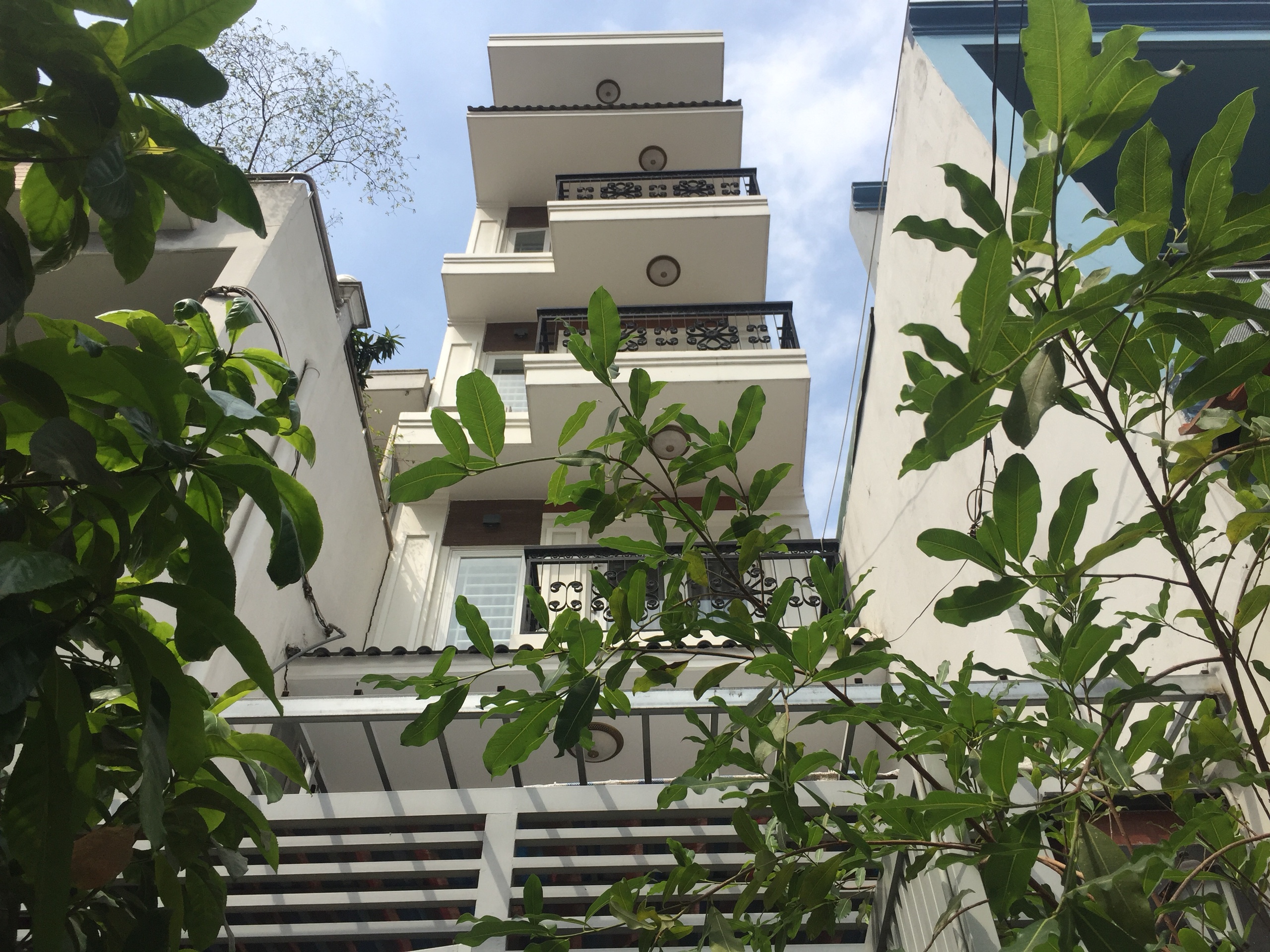 Cho thuê nhà Nguyễn Hữu Cảnh P22 Bình Thạnh 4x15m 4.5 lầu 26 triệu