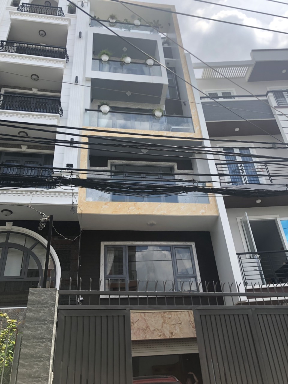 Bán nhà mặt tiền Nguyễn Khuyến P12 Bình Thạnh 5 lầu