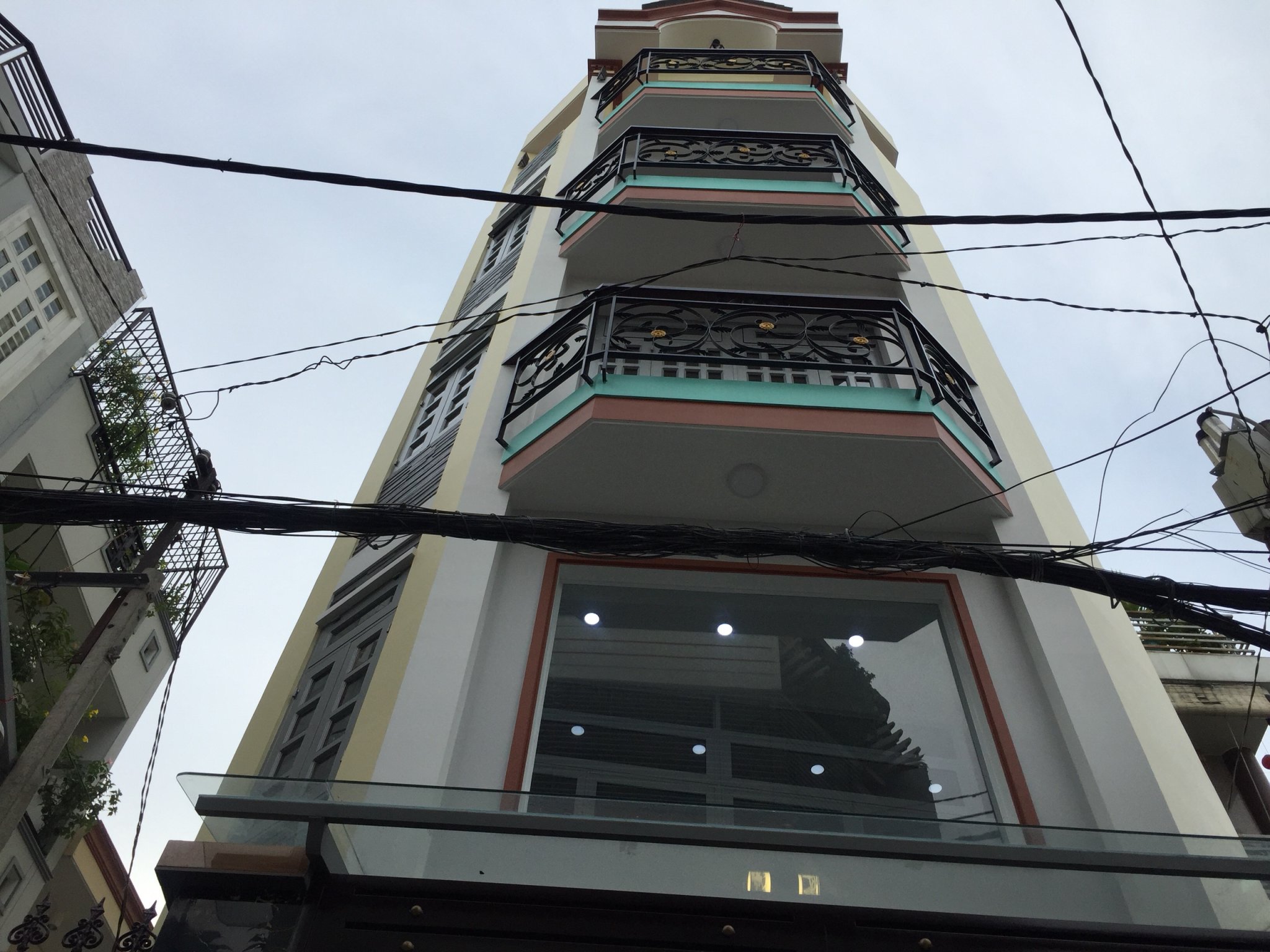 ban nha hoang hoa tham quan phu nhuan