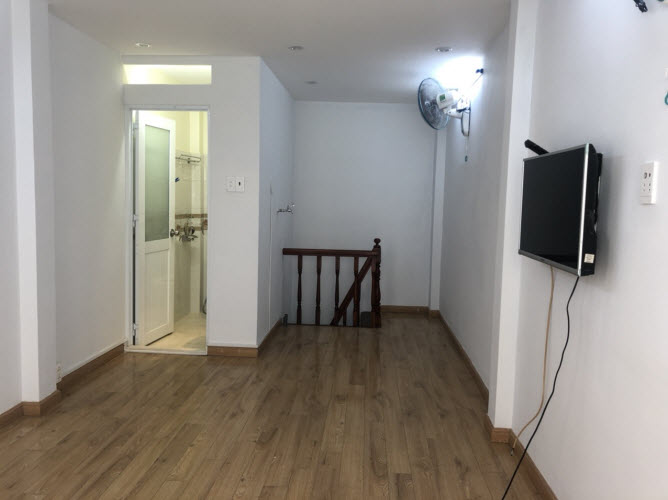 Bán nhà sát mặt tiền đường Hoàng Văn Thụ, P8. Phú Nhuận, Dt 3,6x6, 1 trệt, 2 lầu.