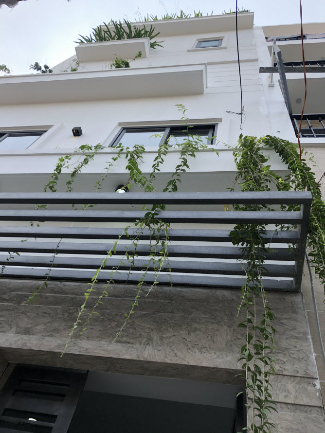Bán nhà mới hẻm Phan Văn Trị, P12, Bình Thạnh, 20m ra mặt tiền, 5,4x8. 3 lầu, sân thượng