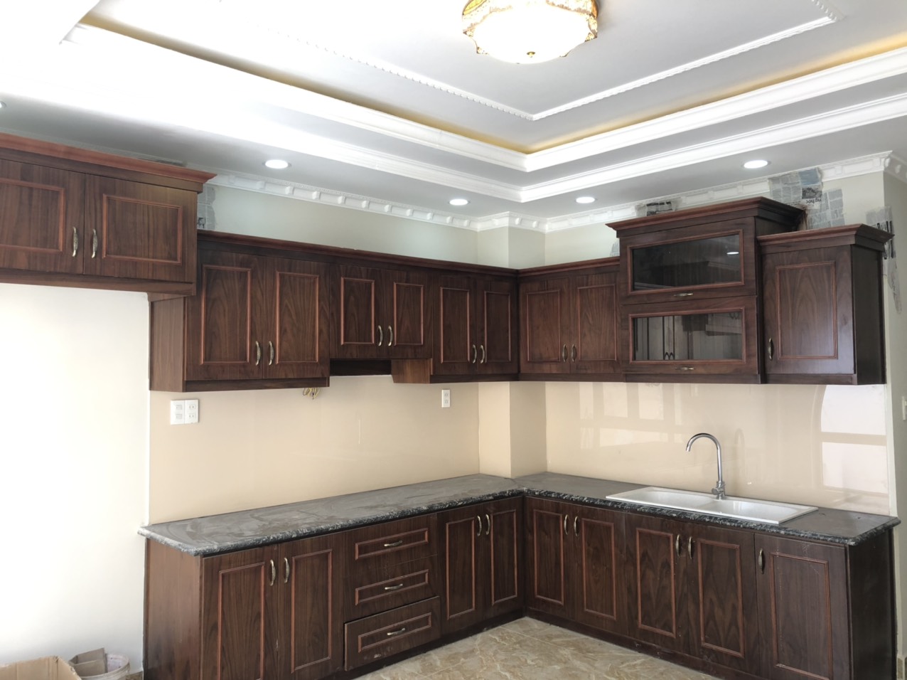 ban nha tran binh trong hem noi bo