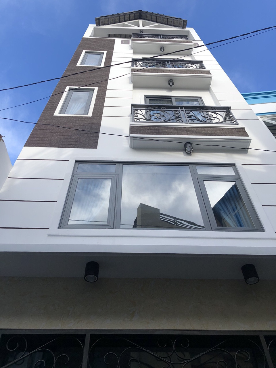 Bán nhà 578 Lê Quang Định 4 lầu mới xây 5PN vô ở liền 6.1 tỷ