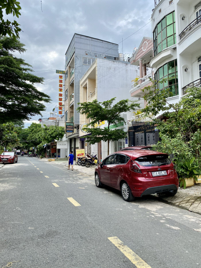 Bán nhà mặt tiền đường số 2, P7 Gò Vấp, Dt 4x22, 1 trệt, 1 lửng, 1 lầu mới. 4pn,3wc