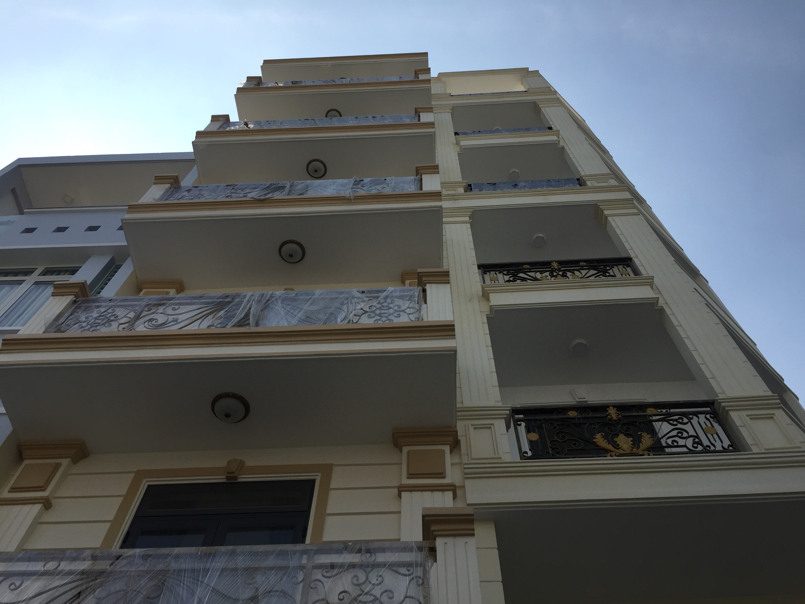 Bán nhà mặt tiền Nguyễn Thượng Hiền P5 Bình Thạnh 6 lầu 14 phòng thang máy 15 tỷ