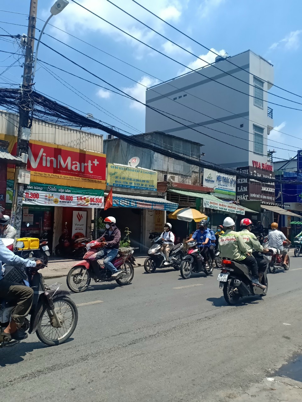 nha mat tien binh thanh can ban gap
