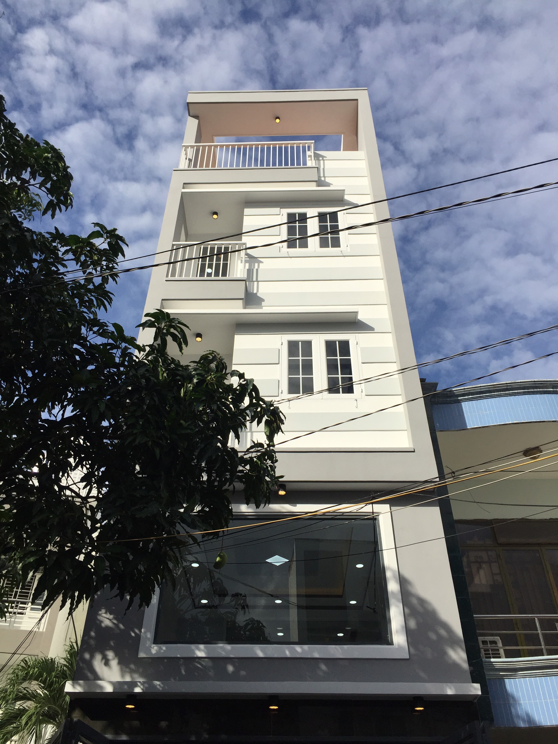 nha thich quang duc phu nhuan can ban