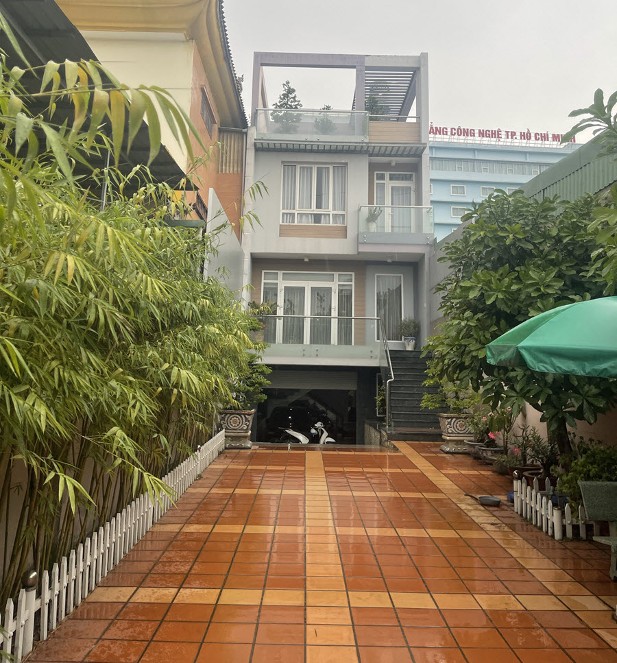 ban nha mat tien kha van can thu duc