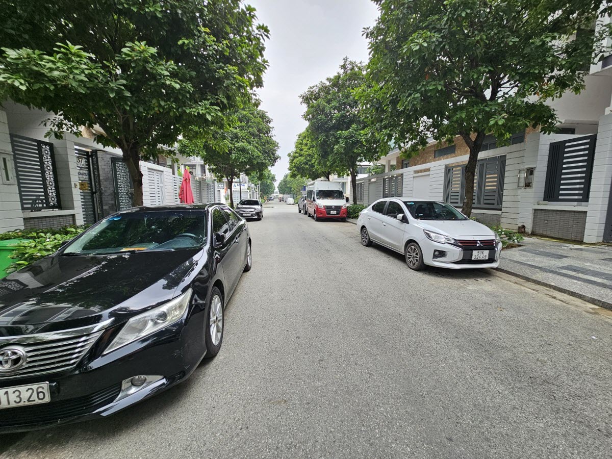 Bán đất mặt tiền đường 14 KDC Hồng Long, Thủ Đức 5x20 chỉ 6,5 tỷ