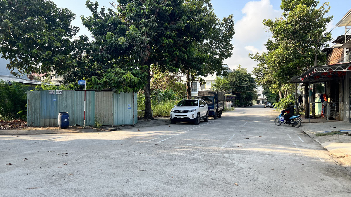 Bán gấp lô góc 2 mặt tiền KDC Vĩnh Phú 2, Tp Thuận An 7x24 chỉ 6,6 tỷ