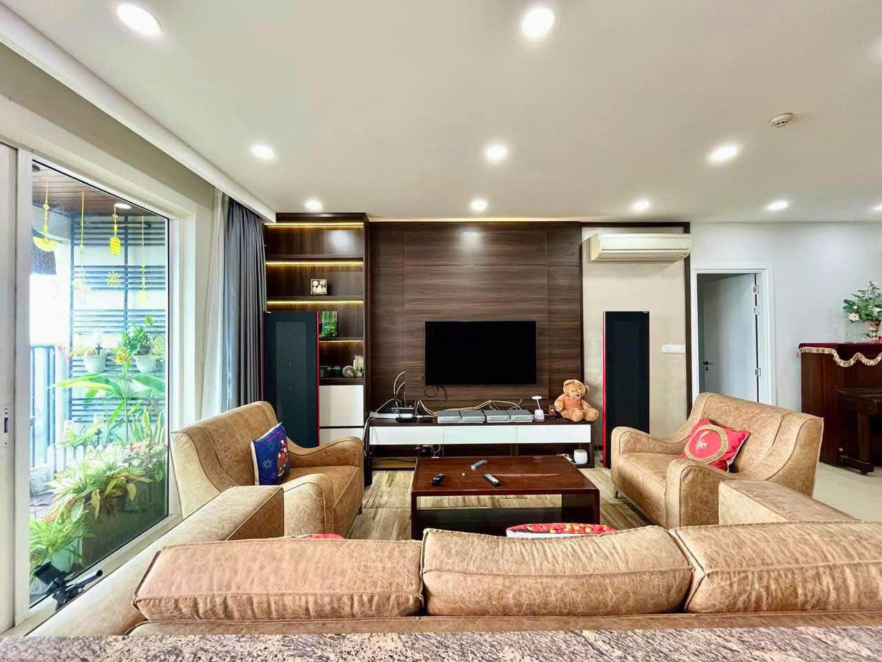 Bán gấp căn hộ Vista Verde 4PN nội thất cao cấp, view sông Sài Gòn