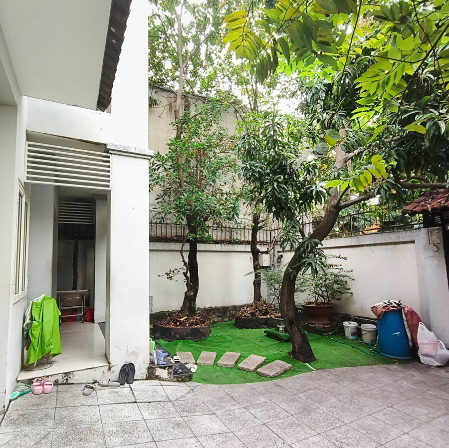 Kẹt bank cần bán gấp biệt thự sân vườn 8x27 3 tầng Trần Xuân Soạn, Tân Hưng, Quận 7