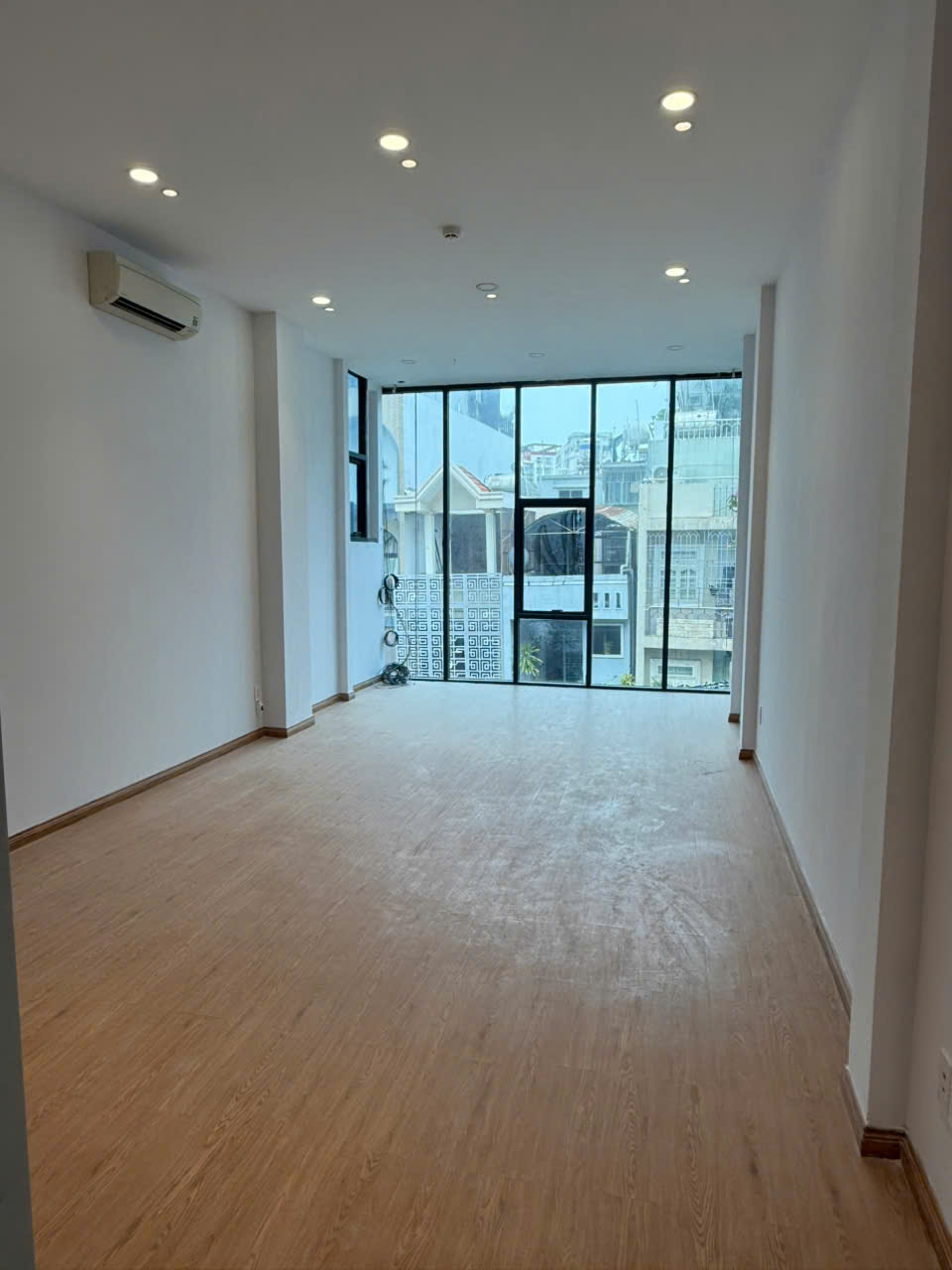 Bán nhà mặt tiền 5 tầng 4X15,5 Nguyễn Văn Thương (D1) Bình Thạnh liền kề Pearl Plaza