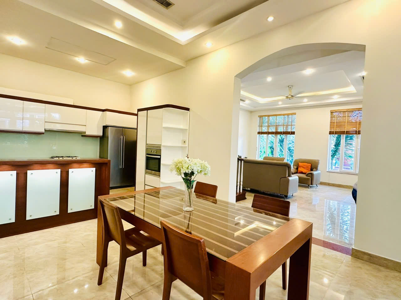 Cho thuê biệt thự Tân Cổ Điển khu compound Thảo Điền 4Pn 5WC nội thất cao cấp