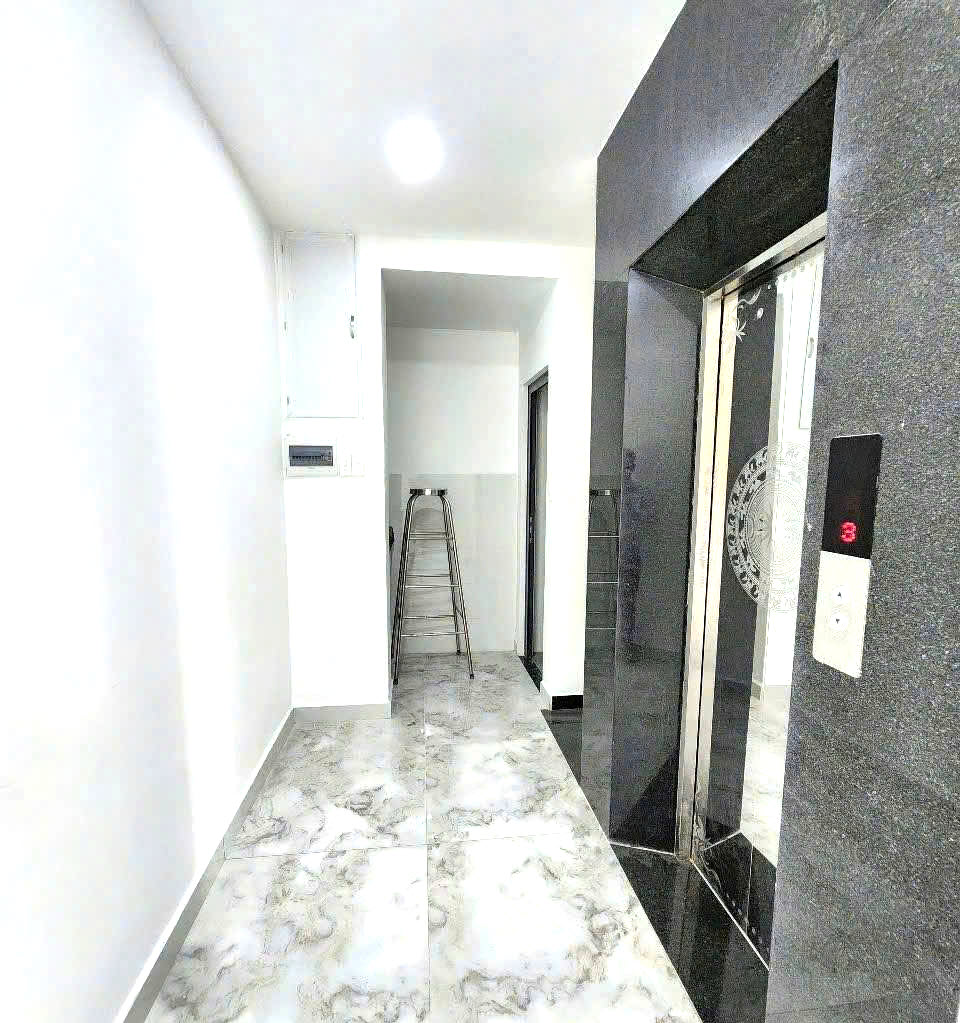 Bán gấp tòa nhà 6 tầng mặt tiền đường D1 Viet Sing Thuận An
