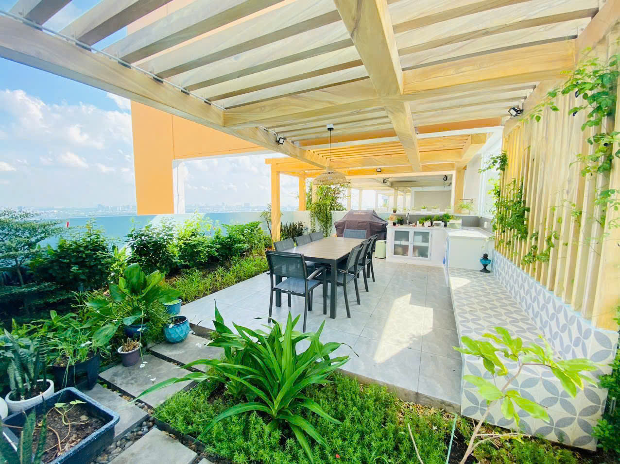 Cho thuê penthouse The Vista An Phú với sân vườn riêng, view sông Sài Gòn